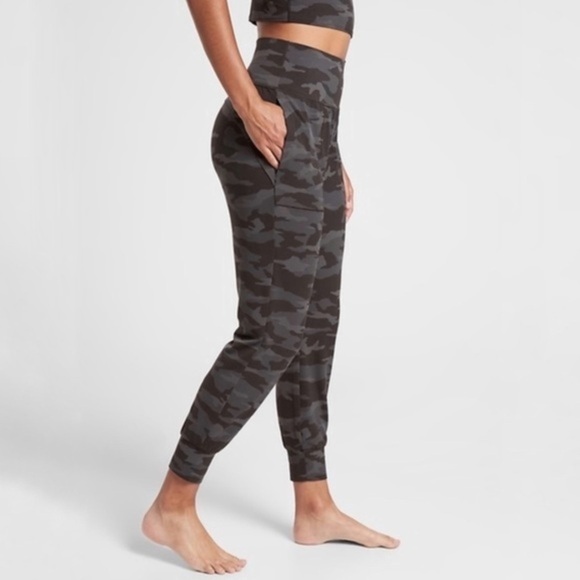 Athleta Salutation‎ Camo Jogger Black - Picture 2 of 13